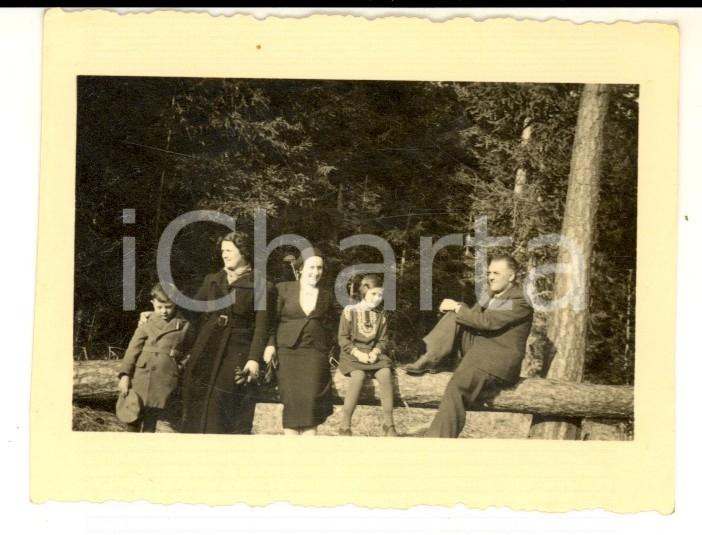 Fotografia d epoca originale 1938 DONAUESCHINNGEN D Una famiglia nel parco Fotografia VINTAGE 8x6 cm 1