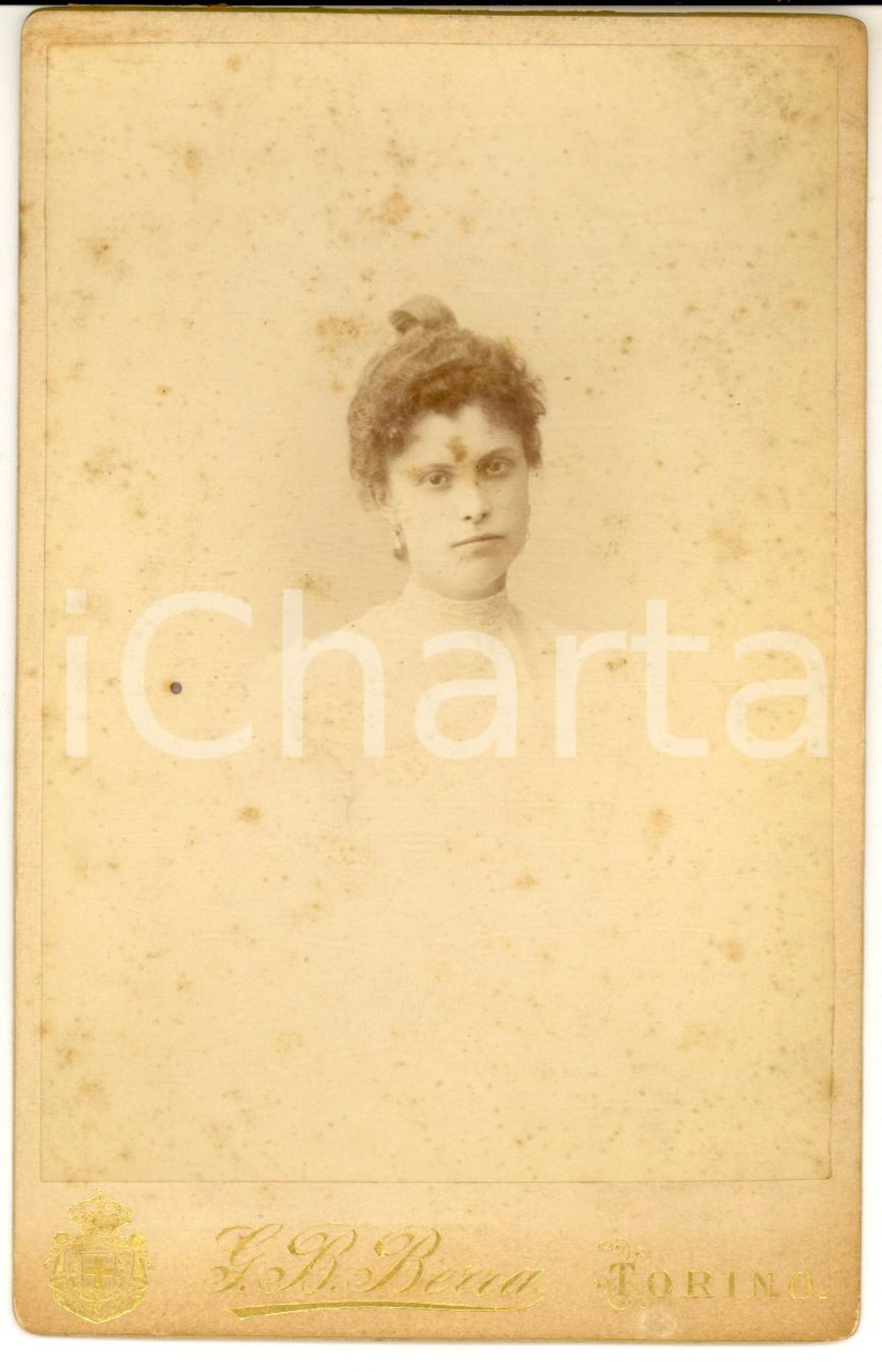 Fotografia d epoca originale 1880 ca TORINO Ritratto dI donna in abito bianco Foto G. B. BERRA 11x17 cm 1