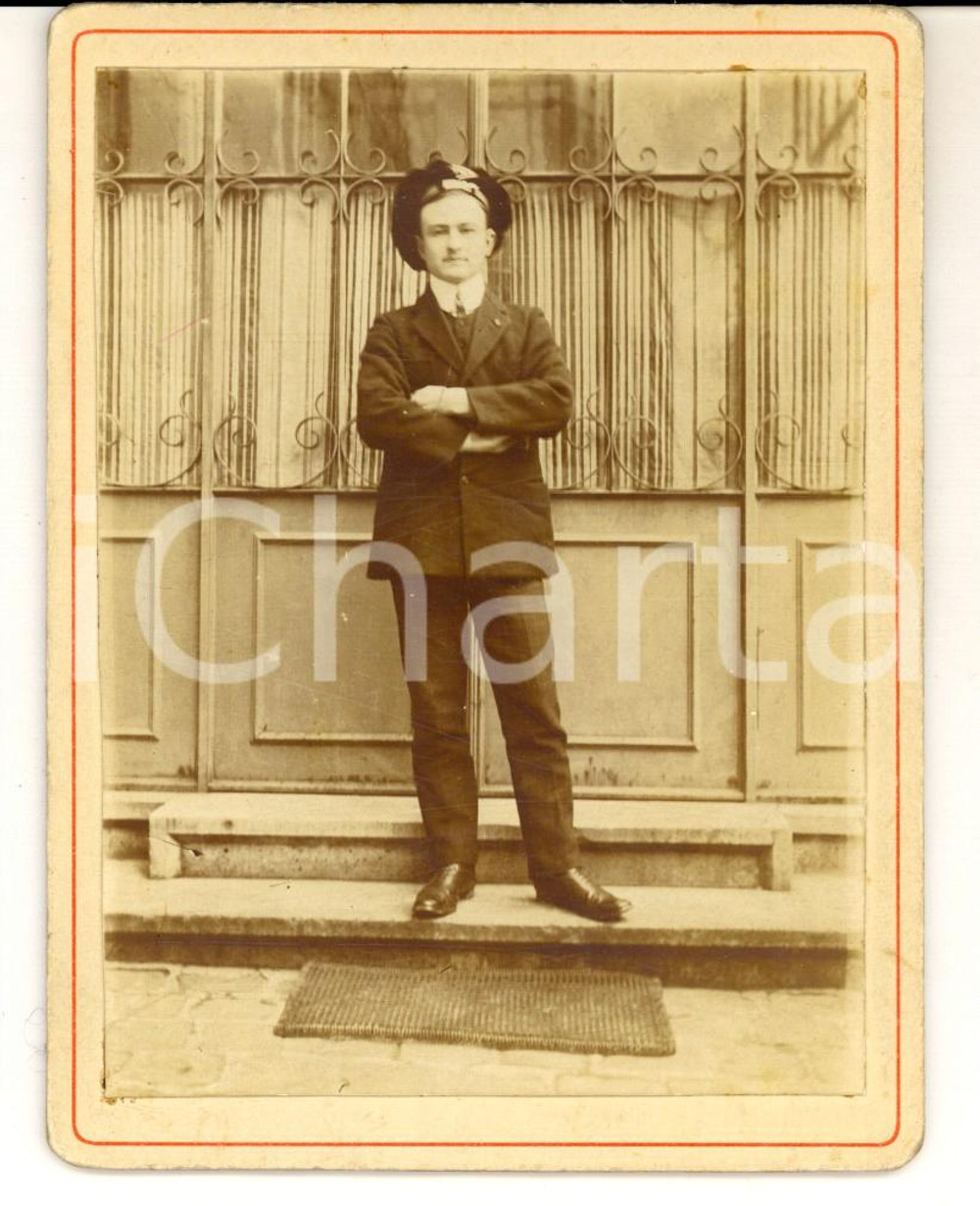 Fotografia d epoca originale 1880 ca AREA FRANCESE Ritratto di un giovane in divisa Foto VINTAGE 10x12 1