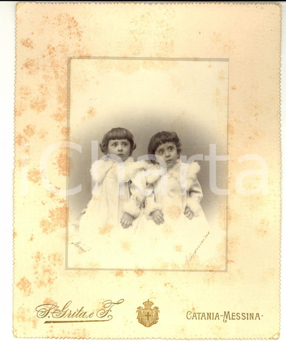 Fotografia d epoca originale 1905 ca CATANIA Ritratto di due sorelle in abito bianco Foto S. GRITA 16x20 1