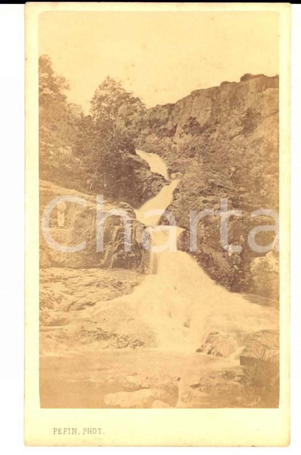 Fotografia d epoca originale 1870 ca LAVAL FRANCE Veduta con la cascata Foto PEPIN CDV ANIMATA 1