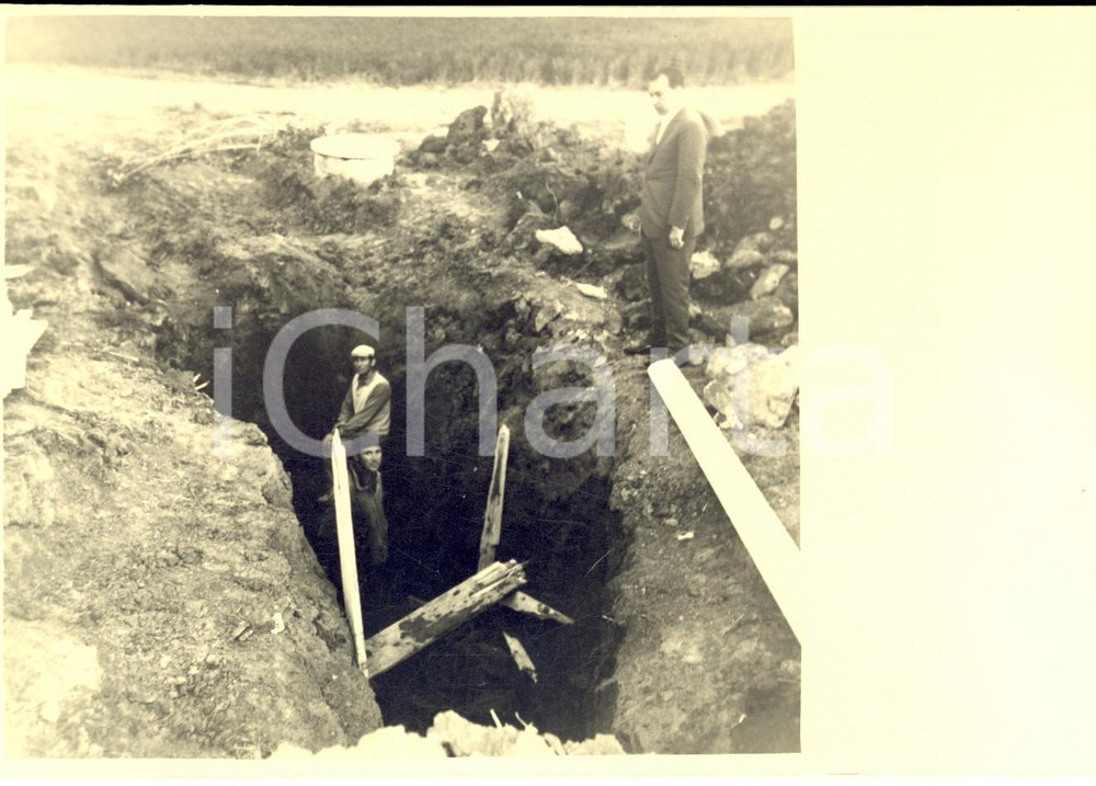 Fotografia d epoca originale 1950 GODIASCO SALICE TERME PV Operai lavorano in una buca Foto 18x13 1