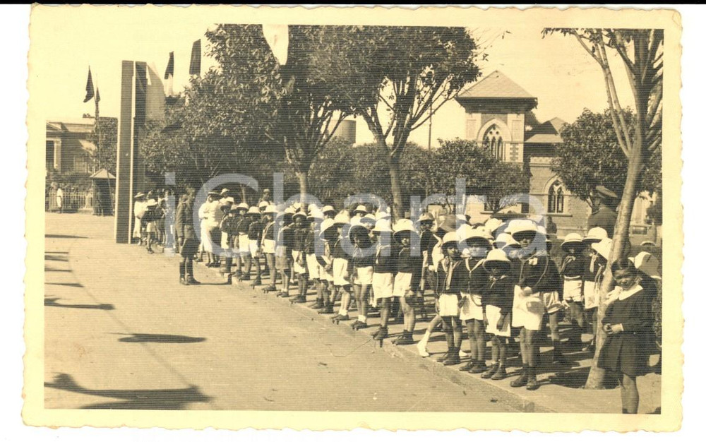 Fotografia d epoca originale 1930 ca FIERA DI MILANO ? Balilla schierati in divisa coloniale Foto 13x8 cm 1