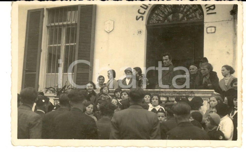 Fotografia d epoca originale 1935 ca PIEMONTE ? Cerimonia alle scuole elementari con balilla foto cartolina 1