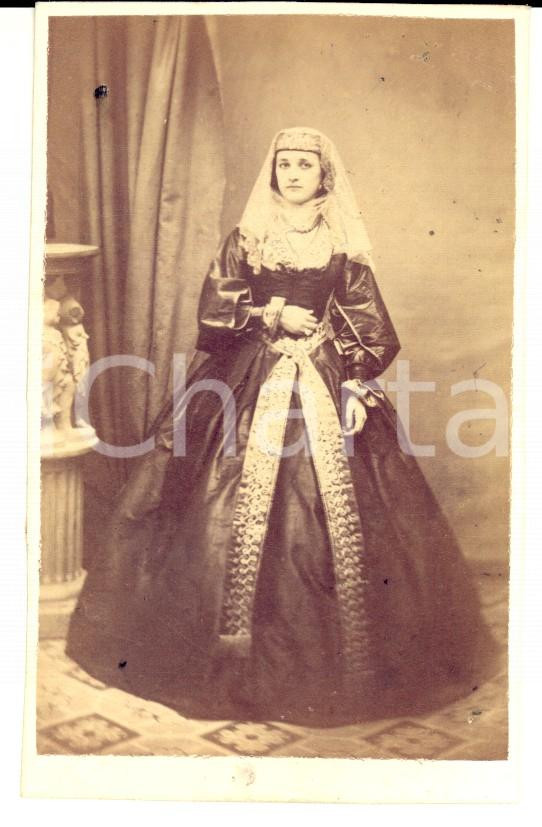 Fotografia d epoca originale 1870 ca ATENE Ritratto di giovane donna in abito tradizionale Fotografia CDV 1