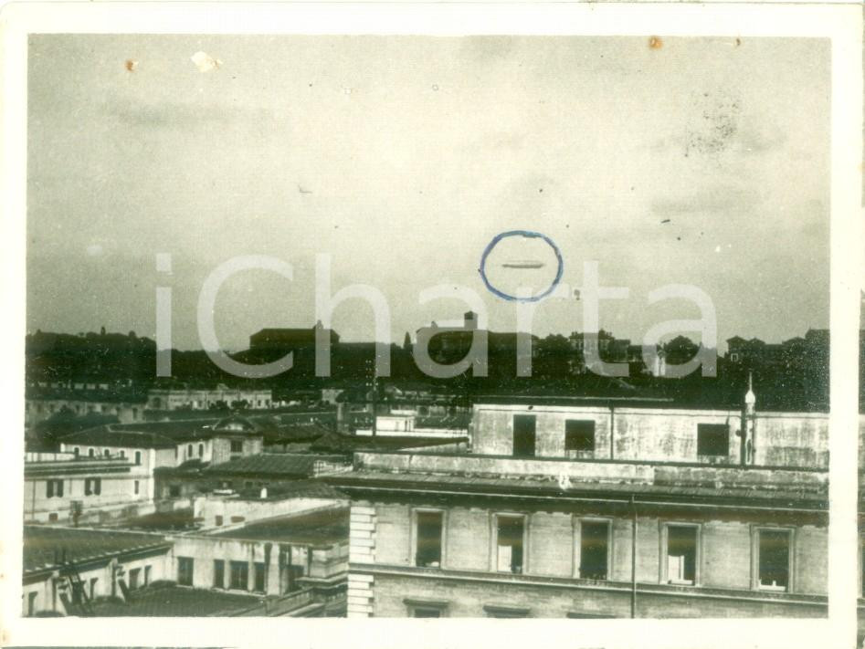 Fotografia d epoca originale 1933 ROMA Dirigibile GRAF ZEPPELIN in volo sulla città  Fotografia cm 12 x 9 1