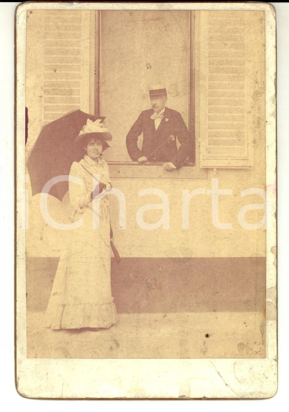 Fotografia d epoca originale 1900ca Nobildonna con uomo alla finestra Foto 12x17 cm FOTOGRAFIA ANONIMA 1