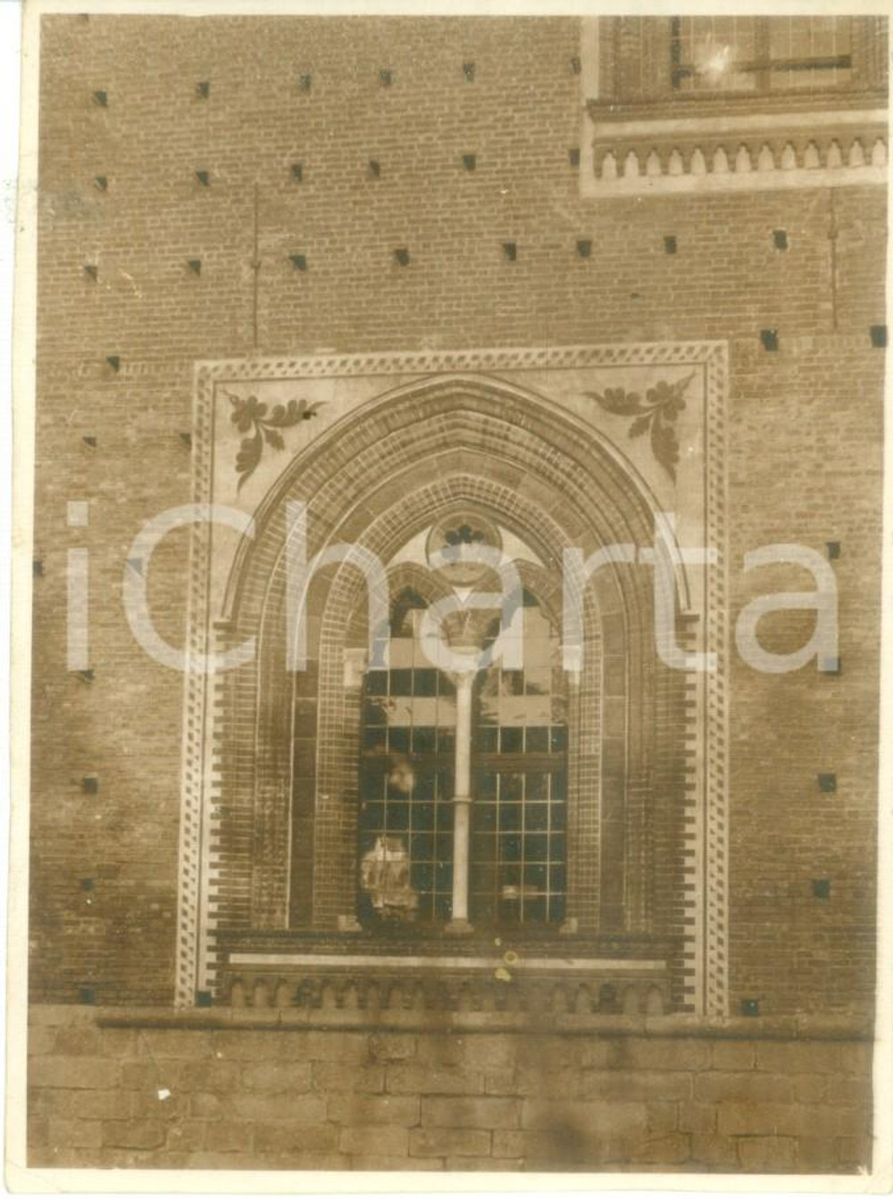 Fotografia d epoca originale 1911 MILANO Finestra bifora alla BICOCCA DEGLI ARCIMBOLDI  Fotografia cm 8 x 11 1