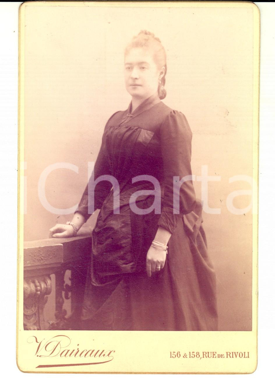 Fotografia d epoca originale 1890 ca FRANCE Ritratto di donna in abito scuro Photo DAIREAUX 12x16 cm 1