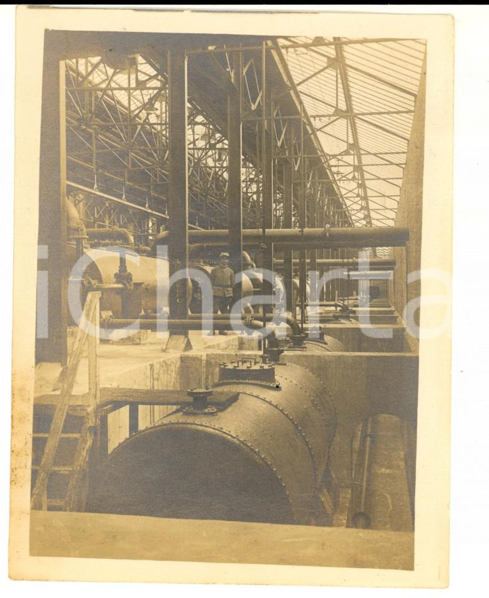 Fotografia d epoca originale 1910 ca REGIO ESERCITO Ufficiale in uno stabilimento industriale Foto 9x12 cm 1