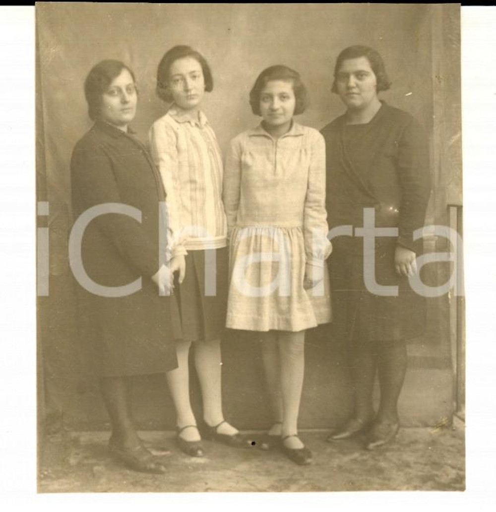 Fotografia d epoca originale 1930 ca  NAPOLI ? Ritratto di famiglia con quattro donne Foto VINTAGE 9x9 cm 1