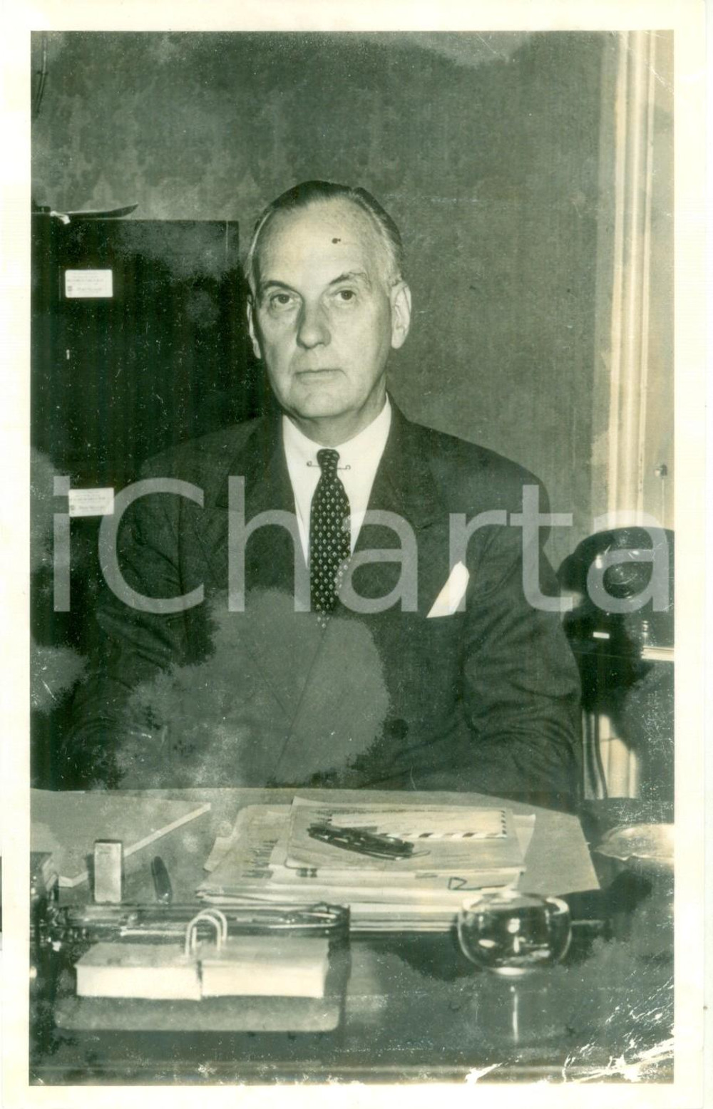 Fotografia d epoca originale 1945 ca USA Politico Richard F. ALLEN nel suo studio Fotografia DANNEGGIATA 1