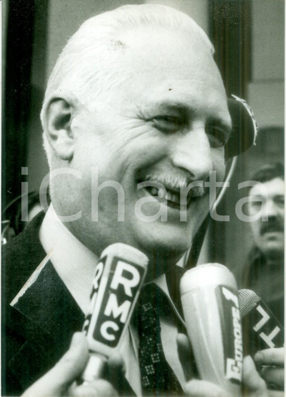 Fotografia d epoca originale 1983 PARIS André GIRAUD Ministro dell industria parla ai giornalisti Fotografia 1