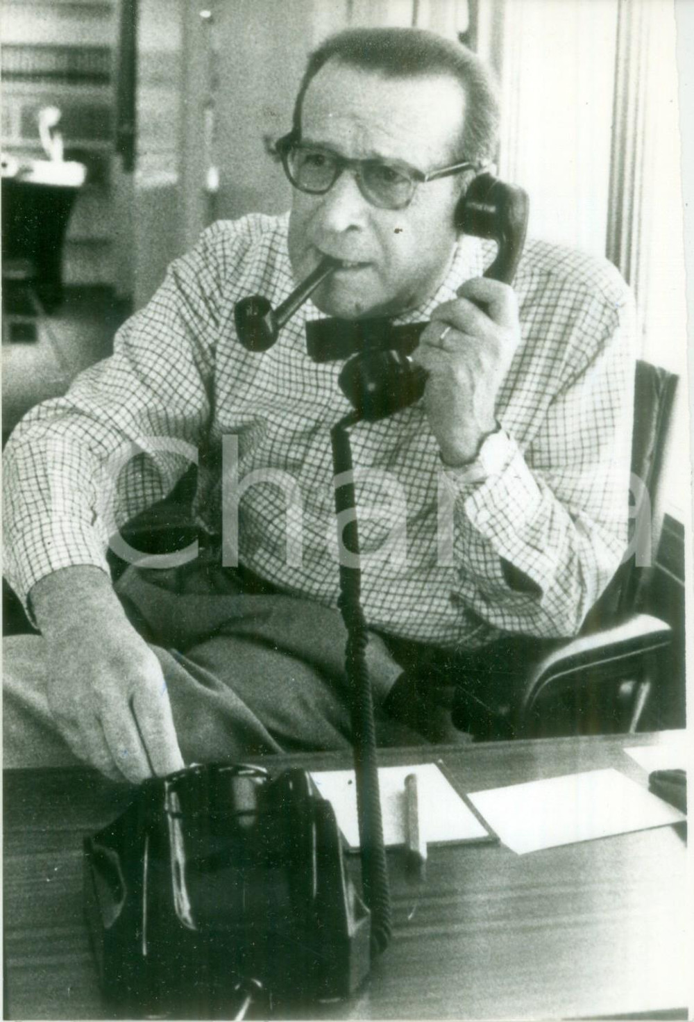Fotografia d epoca originale 1989 LAUSANNE SVIZZERA Scrittore Georges SIMENON al telefono Fotografia 1