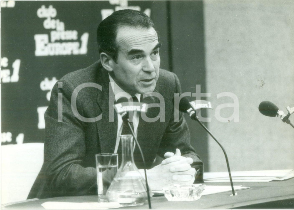 Fotografia d epoca originale 1984 PARIS Ministro Robert BADINTER in conferenza a EUROPE 1 Fotografia 1