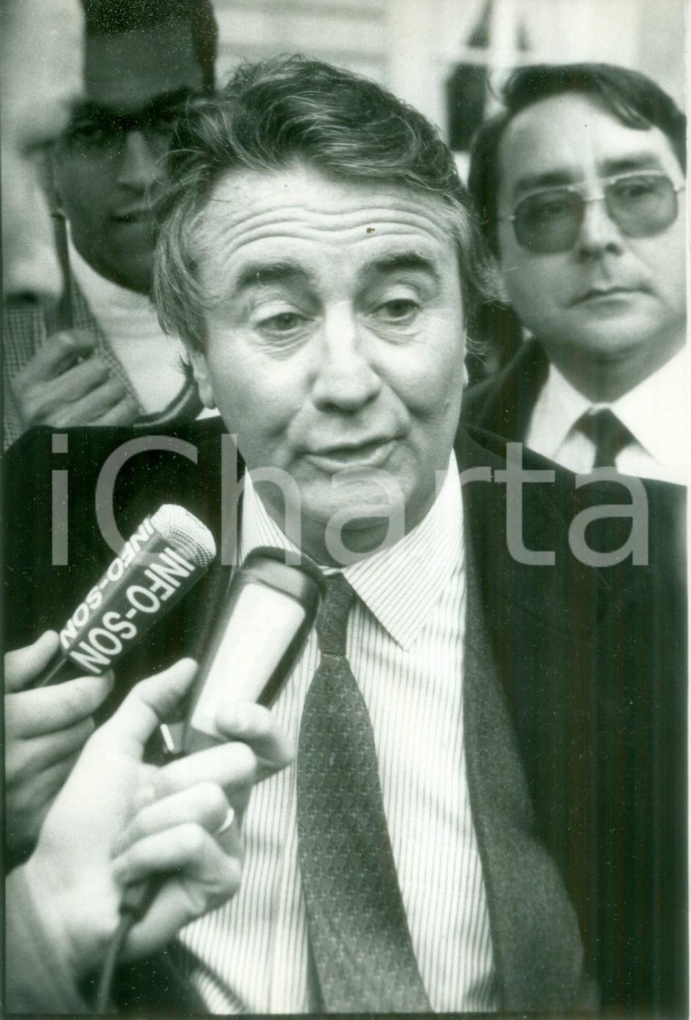 Fotografia d epoca originale 1990 PARIS Ministro JeanPierre SOISSON ai microfoni di INFOSON Fotografia 1