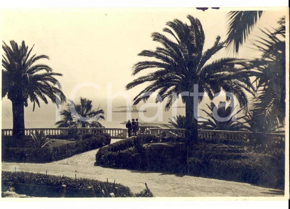 Fotografia d epoca originale 1930 ca SANREMO IM Visitatori ai giardini REGINA ELENA Foto 14x9 VINTAGE 1