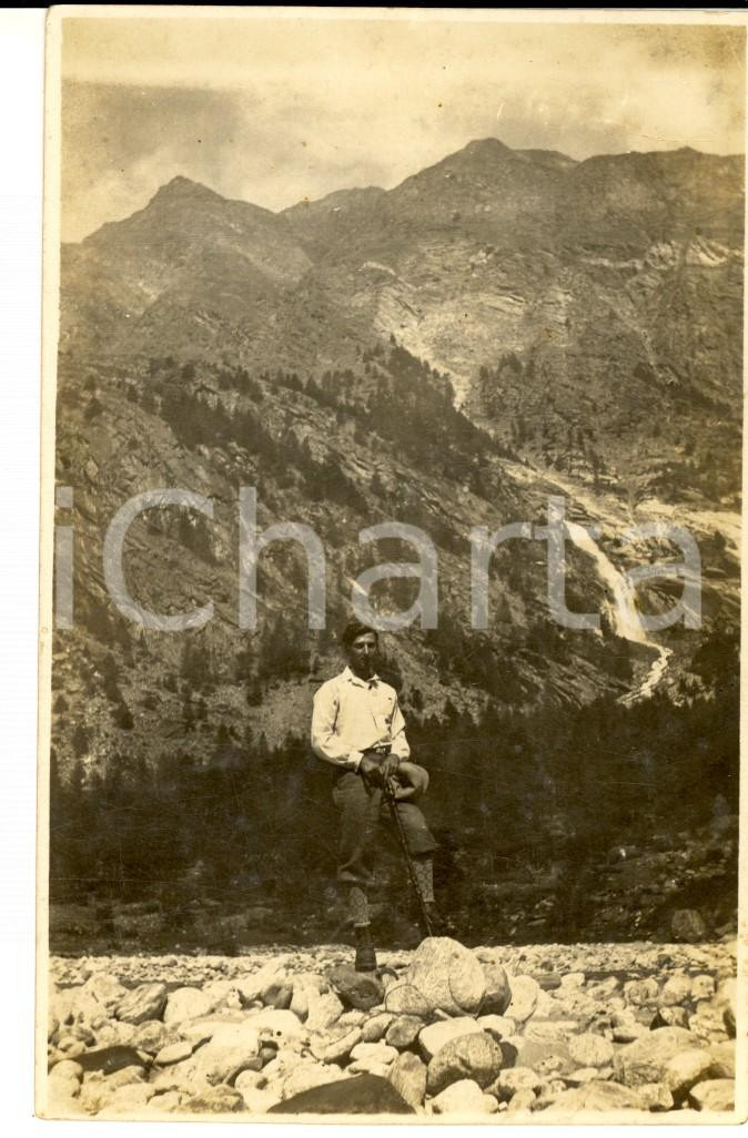 Fotografia d epoca originale 1929 VALTOURNANCHE AO Giovane escursionista solitario Foto cartolina 1