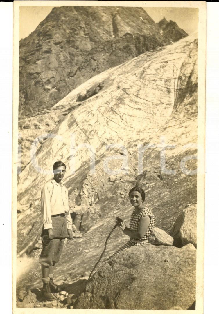Fotografia d epoca originale 1929 VALTOURNANCHE AO Coppia di escursionisti in salita Foto cartolina 1