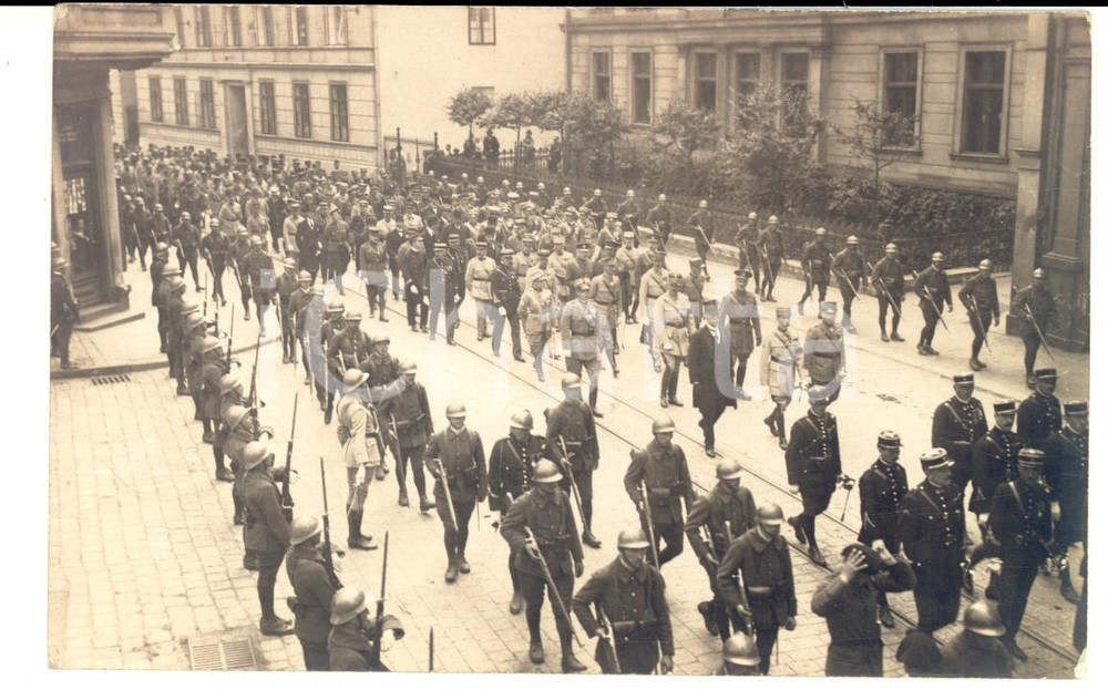 Fotografia d epoca originale 1919 FRANCE Défilé militaire pour la fin de la GRANDE GUERRE Photo carte postale 1