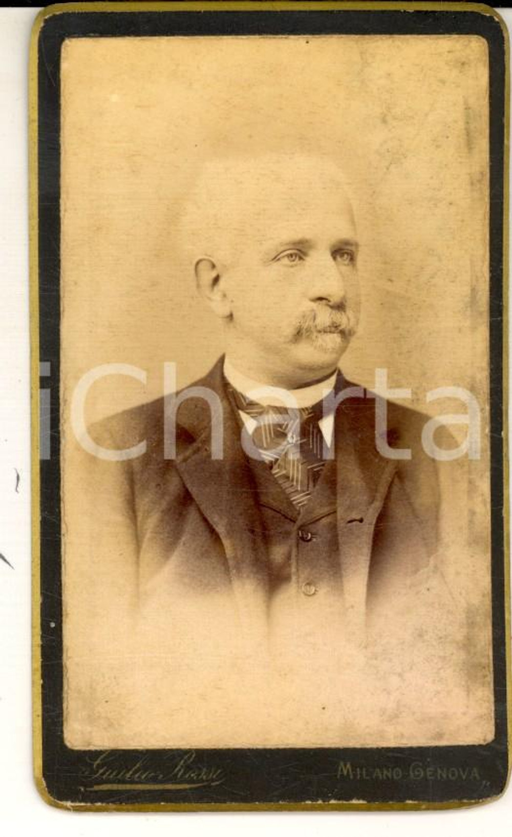 Fotografia d epoca originale 1890 ca GENOVA Ritratto maschile con cravatta a rughe Foto GIULIO ROSSI CDV 1