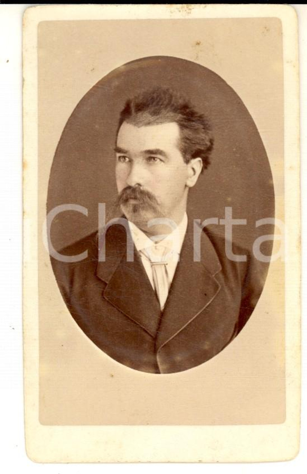 Fotografia d epoca originale 1880 ca GENOVA Ritratto maschile con cravatta chiara Foto GIULIO ROSSI CDV 1