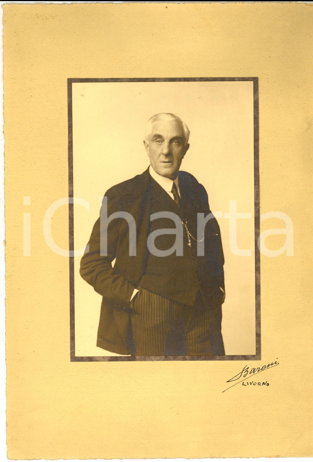 Fotografia d epoca originale 1940 ca LIVORNO Ritratto maschile in abito da passeggio Foto BARONI 20x33 1