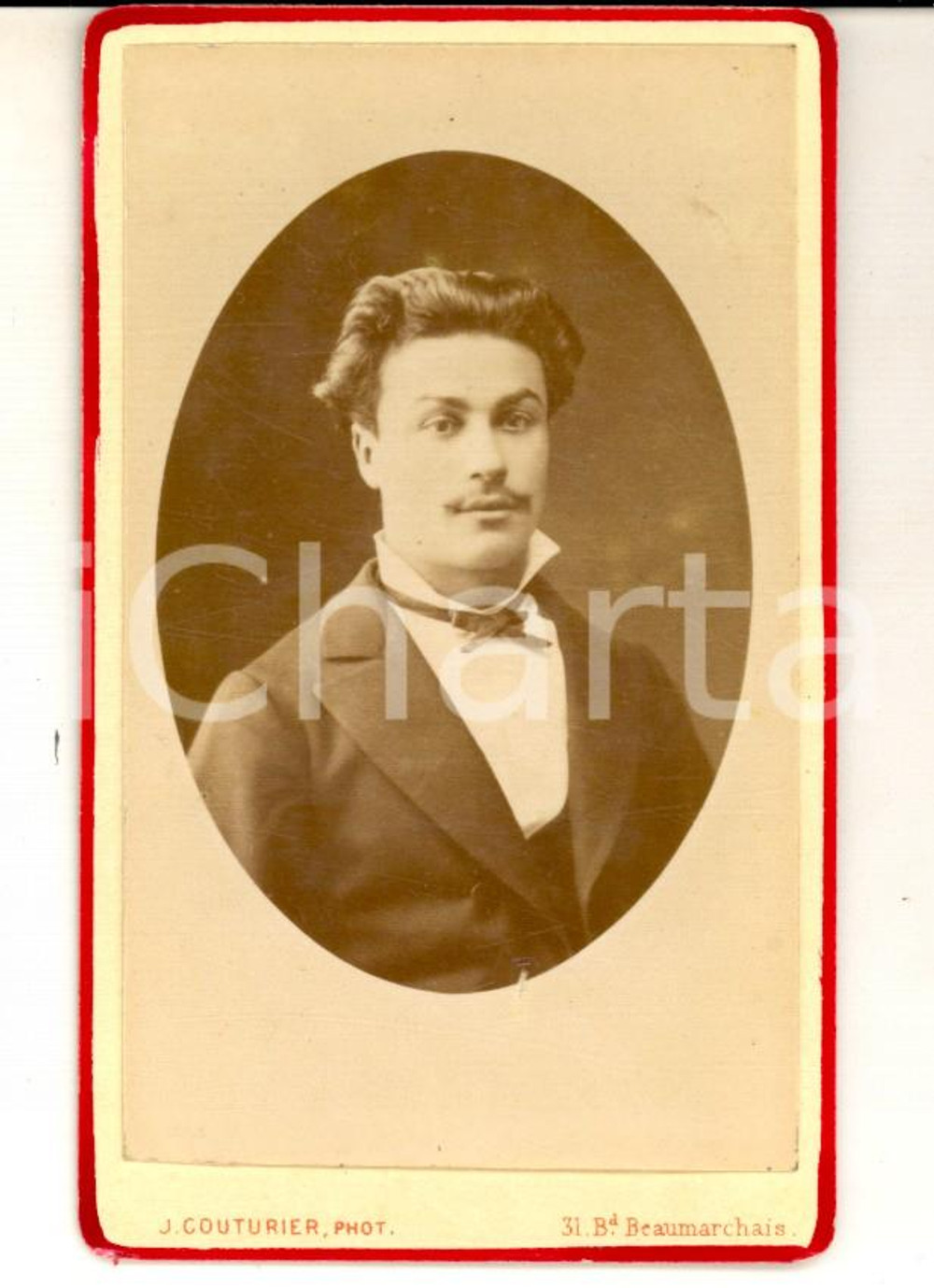Fotografia d epoca originale 1890 ca PARIS Ritratto di giovane uomo con cravattino Foto COUTURIER CDV 1