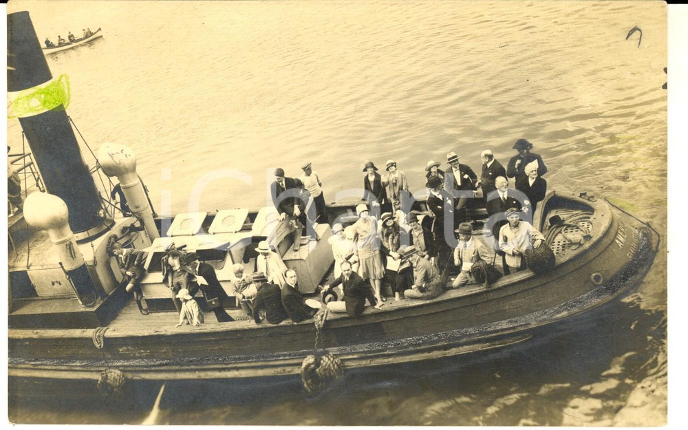 Fotografia d epoca originale 1926 CIVITAVECCHIA RM Turisti e sacerdote in gita su battello Foto 18x13 cm 1