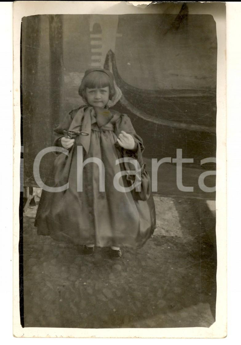 Fotografia d epoca originale 1934 MILANO ? Bambina in costume di Carnevale Foto cartolina VINTAGE 1