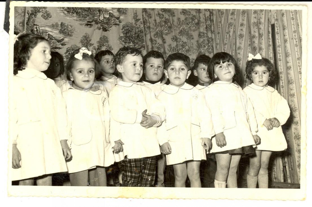 Fotografia d epoca originale 1950 ca MILLESIMO Teatro delle suore  recita infantile Foto VINTAGE 14x8 cm 1