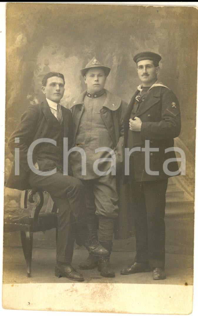 Fotografia d epoca originale 1917 VALENZA AL Un marinaio, un alpino e un borghese Foto Angelo LANDRA 1