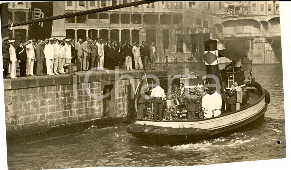 Fotografia d epoca originale 1937 GENOVA Trasporto salme marinai vittime disastro CASELLA Foto SANGIORGI 1