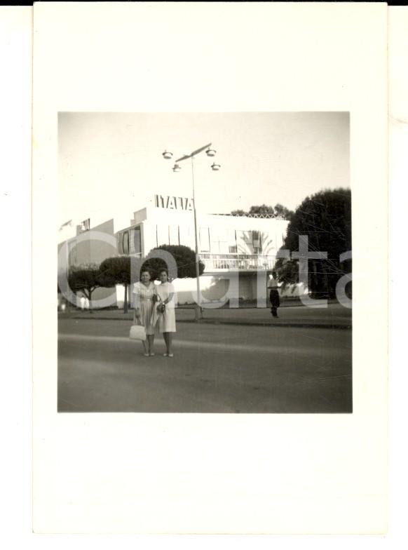 Fotografia d epoca originale 1961 SMIRNE Fiera Internazionale  Ingresso del padiglione ITALIA Foto 7x10 cm 1