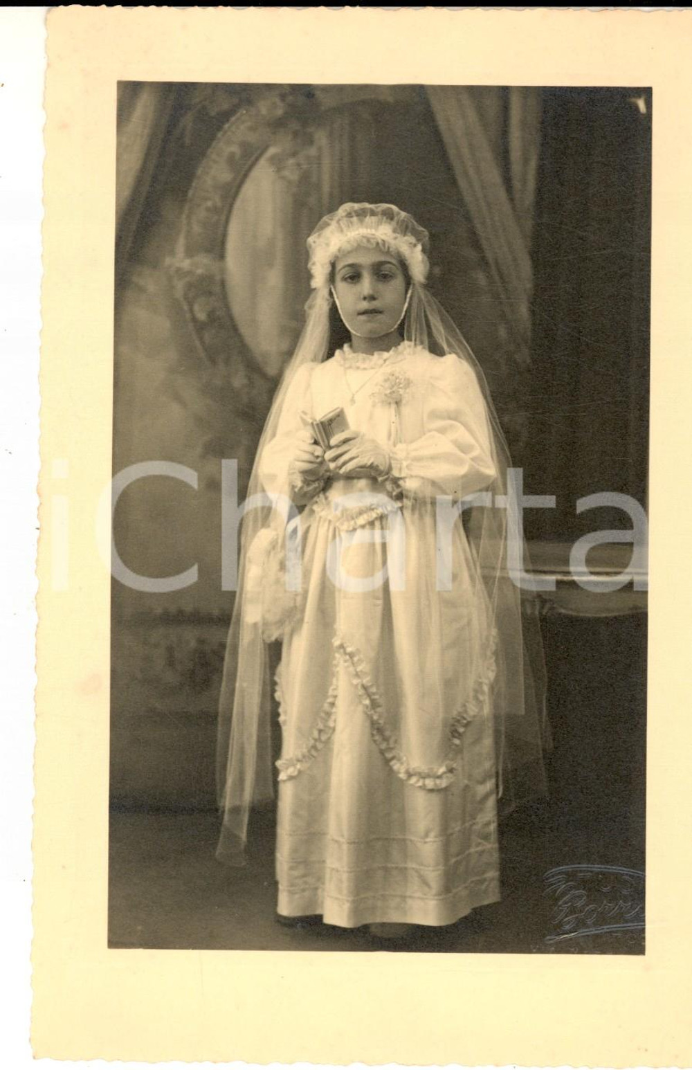 Fotografia d epoca originale 1940 ca TORINO Bambina nel giorno della Prima Comunione Foto BORRI via Nizza 1