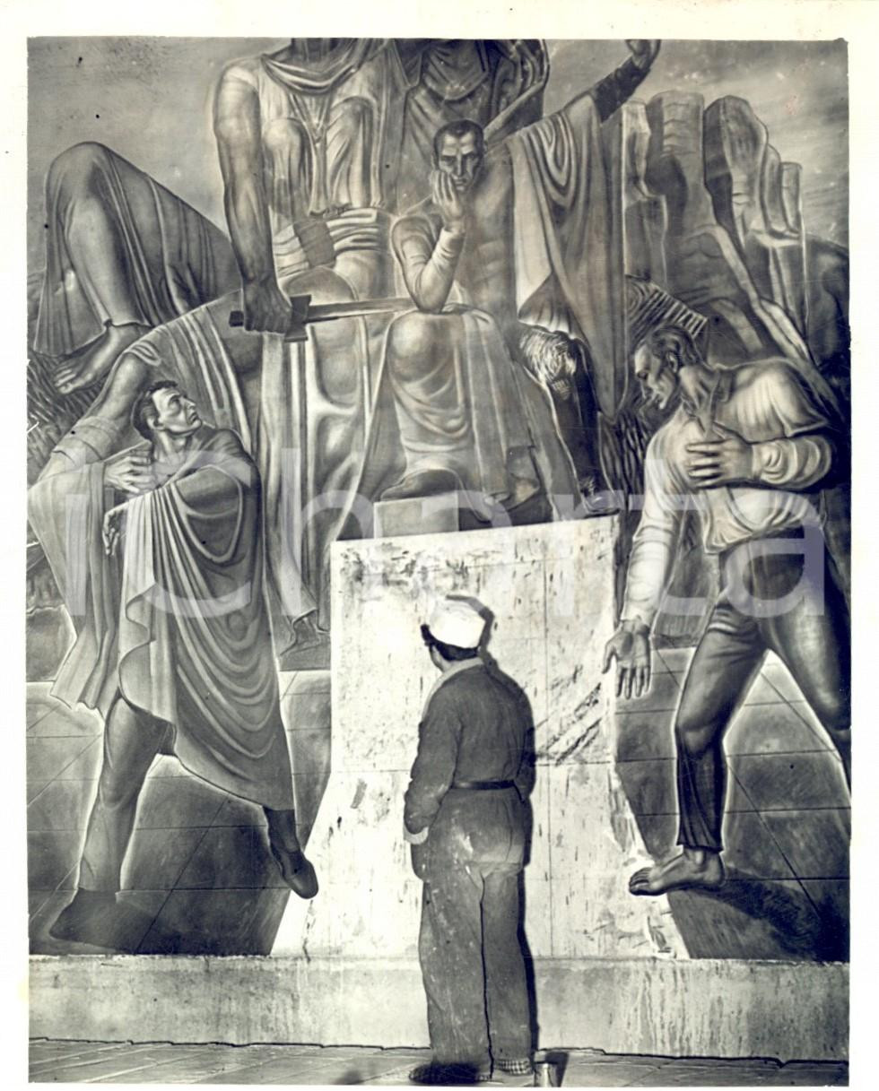 Fotografia d epoca originale 1939 MILANO TRIENNALE Operaio durante l allestimento Fotografia 13x16 1