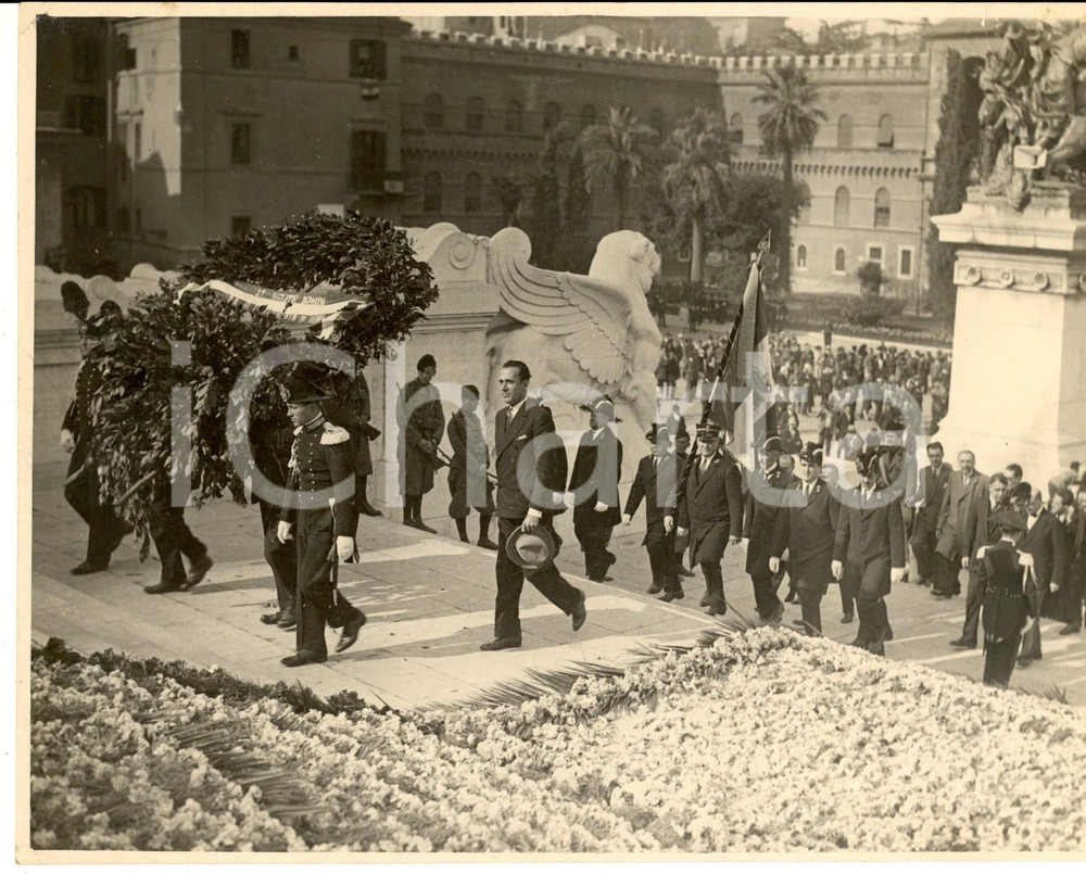Fotografia d epoca originale 1930 ca ROMA La Regia UniversitÃ  rende omaggio al MILITE IGNOTO Foto LUCE 1