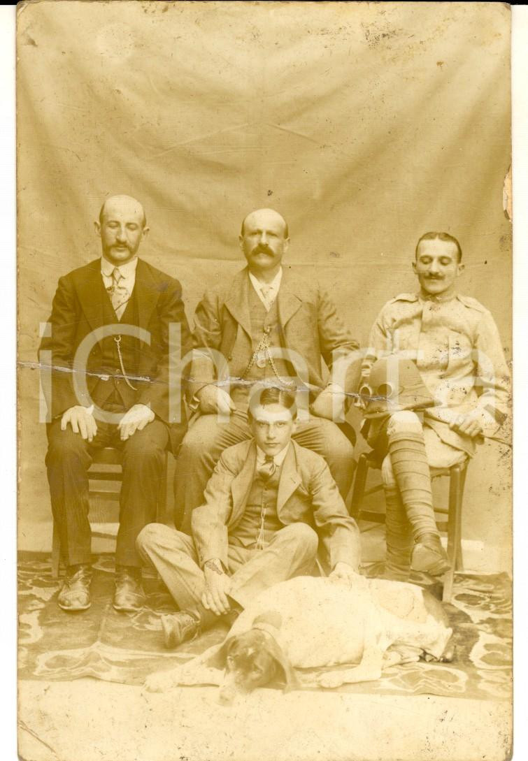 Fotografia d epoca originale 1910 ca REGIO ESERCITO Aviatore con borghesi e un cane Foto DANNEGGIATA CURIOSA 1