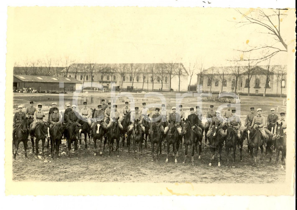 Fotografia d epoca originale 1930 ca FRANCE ARMEE DE TERRE Groupe d officiers en caserne Photo 18x12 cm 1