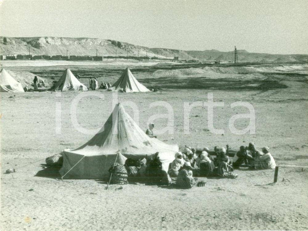 Fotografia d epoca originale 1950 ca IL CAIRO EGITTO Accampamento di nomadi nel deserto Fotografia 1