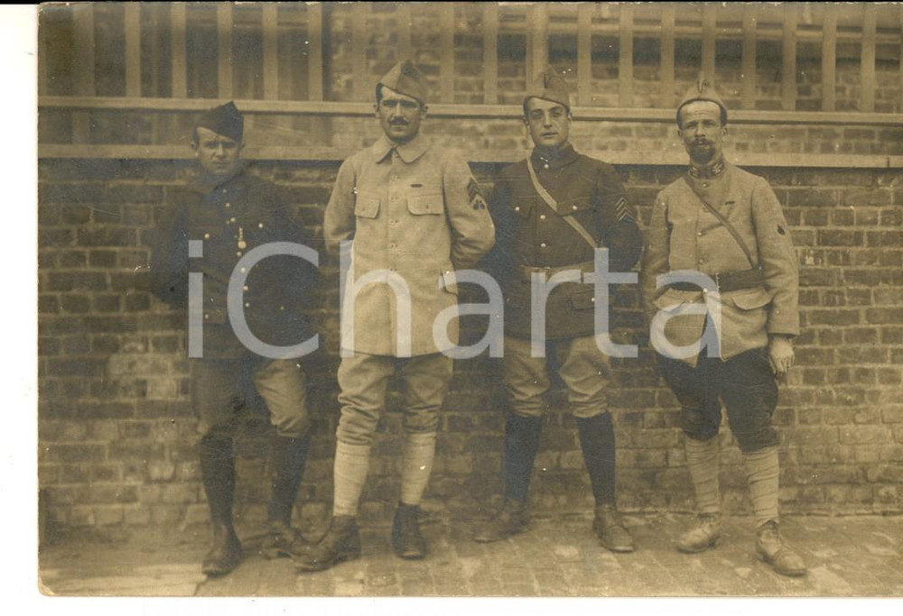 Fotografia d epoca originale 1915 ca WW1 FRANCE Officiers d infanterie CYCLISTES Photo carte postale 1