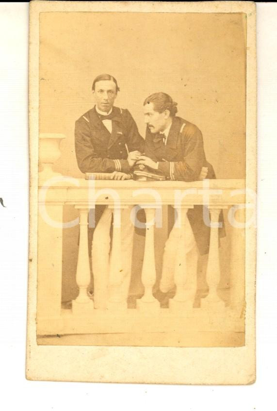 Fotografia d epoca originale 1870 ca REGIA MARINA Ritratto di due ufficiali alla balaustra Foto RARA CDV 1