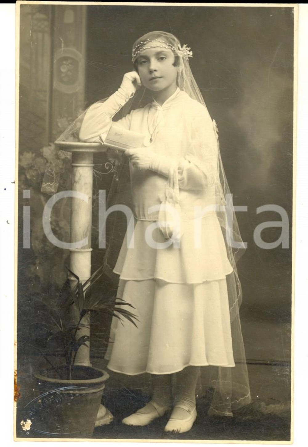 Fotografia d epoca originale 1930 ca BARI Bambina alla Prima Comunione Foto cartolina Natale MANNO 1