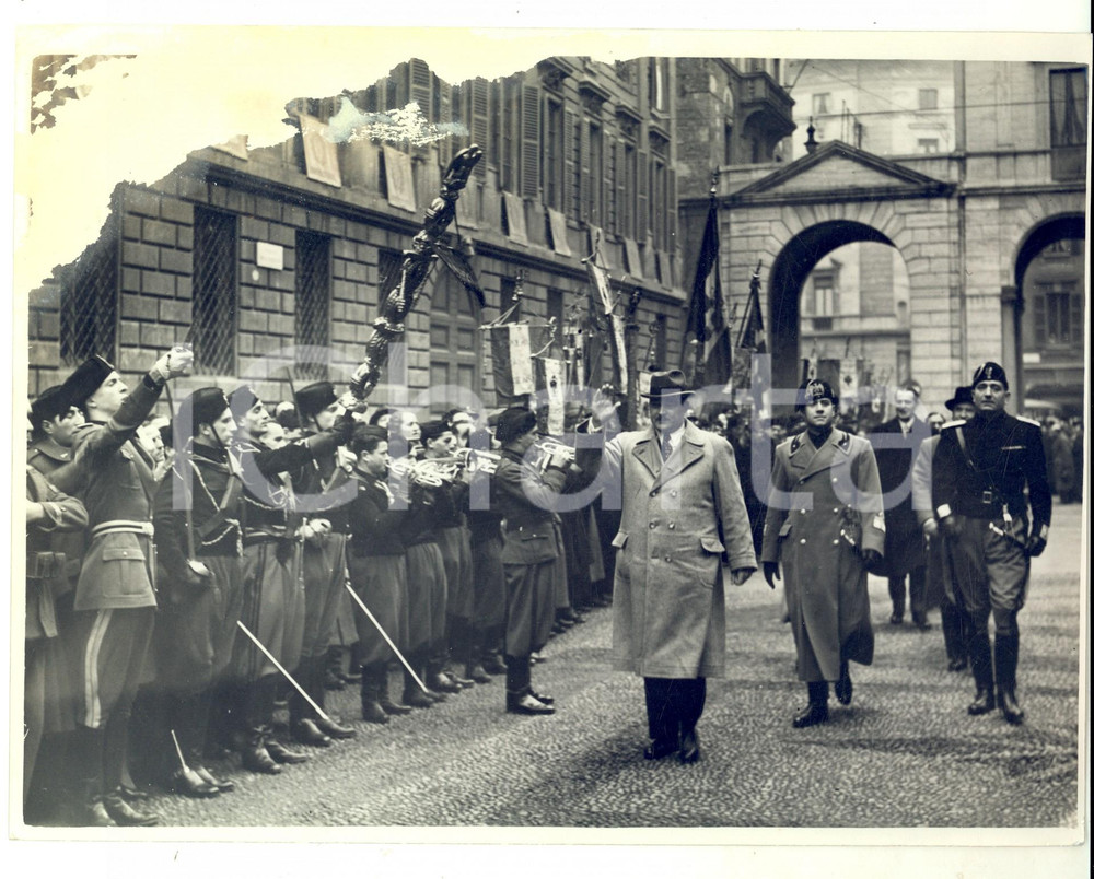 Fotografia d epoca originale 1937 MILANO Piazza Belgioioso  Milan STOJADINOVIC e Galeazzo CIANO DANNEGGIATA 1