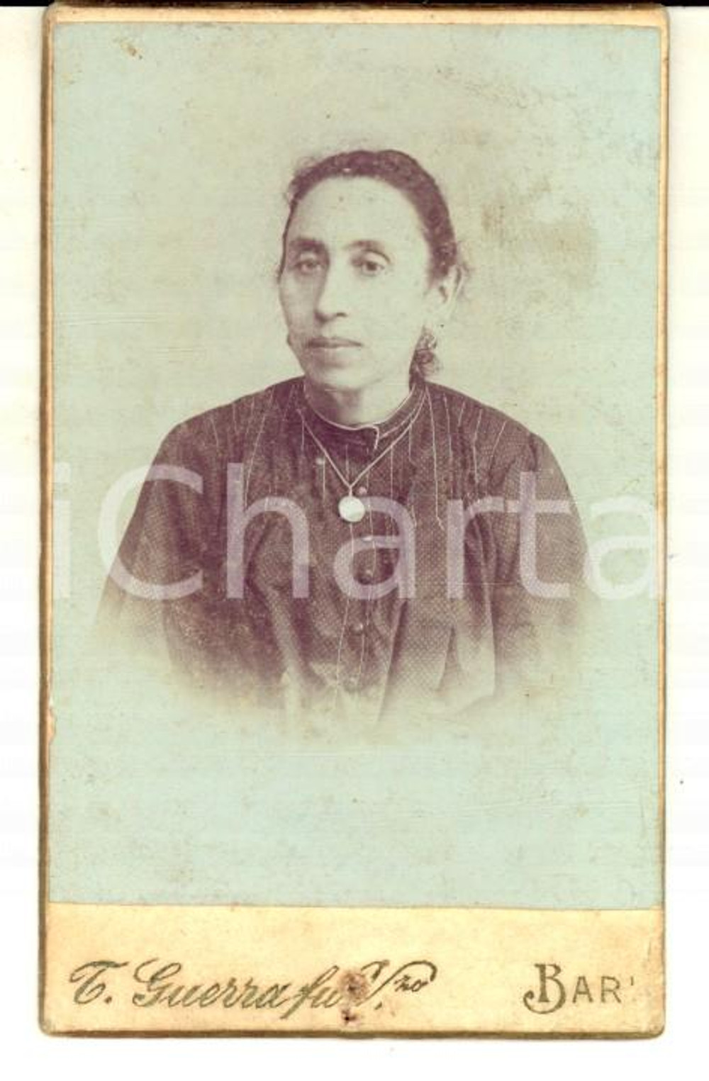 Fotografia d epoca originale 1900 ca BARI Ritratto di donna con collana Foto Tommaso GUERRA fu Vincenzo CDV 1