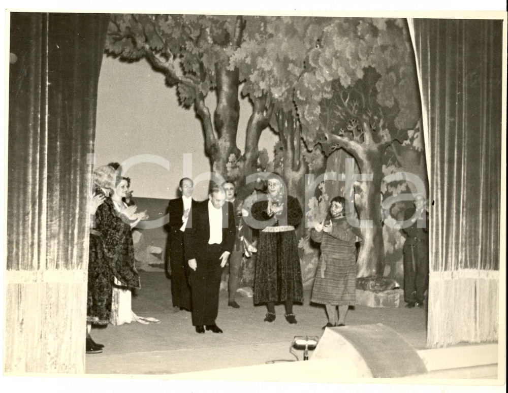 Fotografia d epoca originale 1937 SANREMO TEATRO Autore ringrazia il pubblico con gli artisti Foto MORESCHI 1