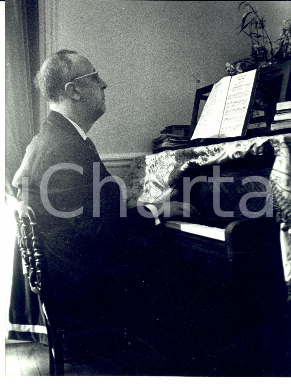 Fotografia d epoca originale 1960 ca FRANCE Esibizione di un compositore al piano Foto ARTISTICA 25x17 1