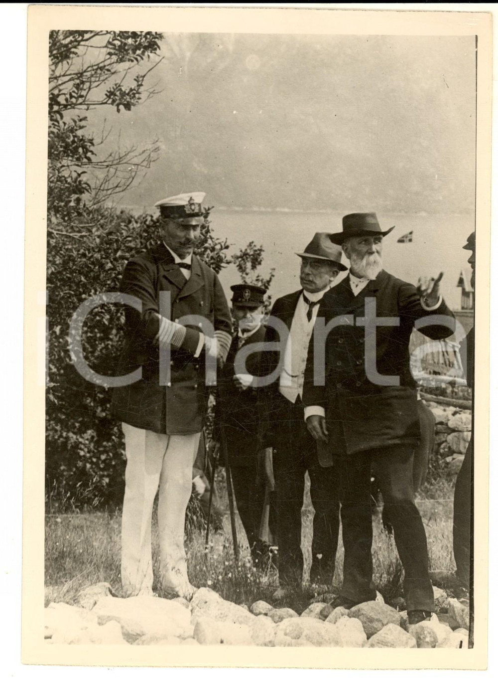 Fotografia d epoca originale 1915 ca Ritratto di GUGLIELMO II in escursione al lago Foto riproduzione 13x18 1