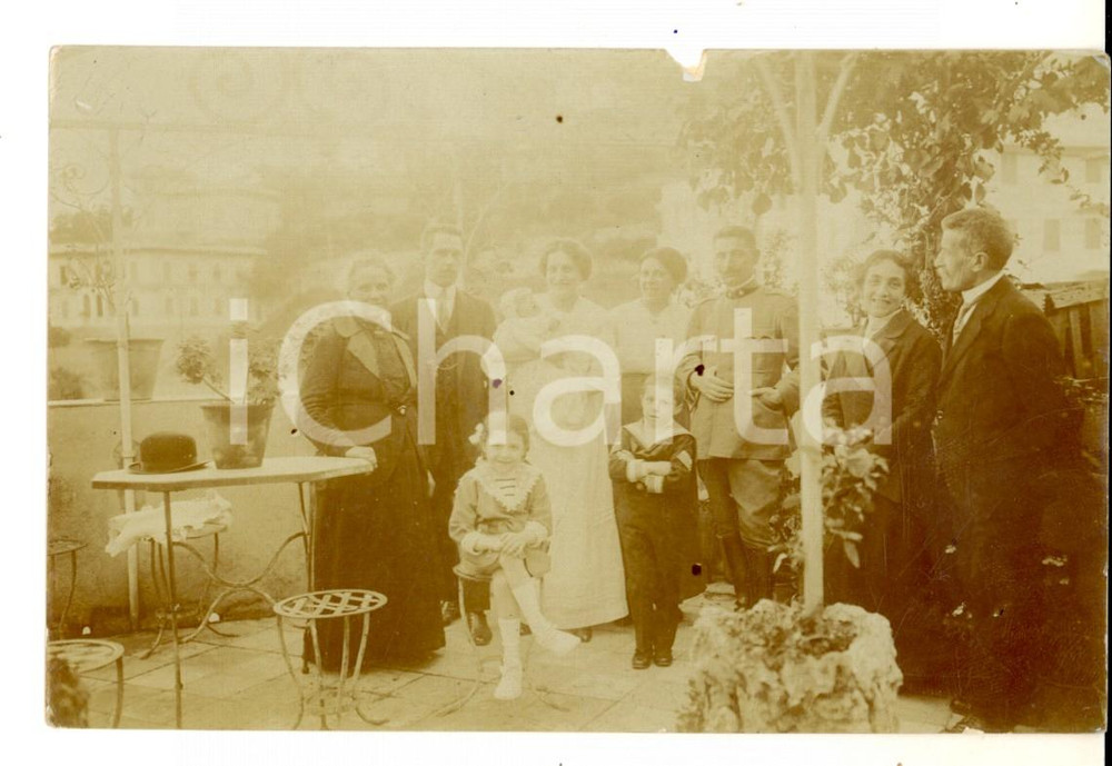 Fotografia d epoca originale 1916 AREA PIEMONTESE Ritratto di famiglia con neonato Foto cartolina VINTAGE 1