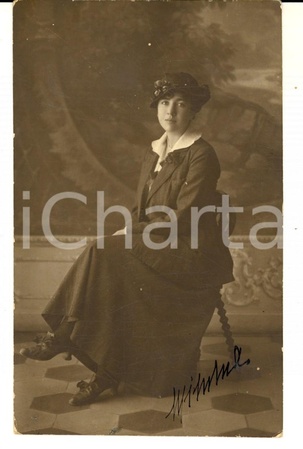 Fotografia d epoca originale 1920 ca TOSCANA ? Ritratto di nobildonna seduta Foto cartolina 1